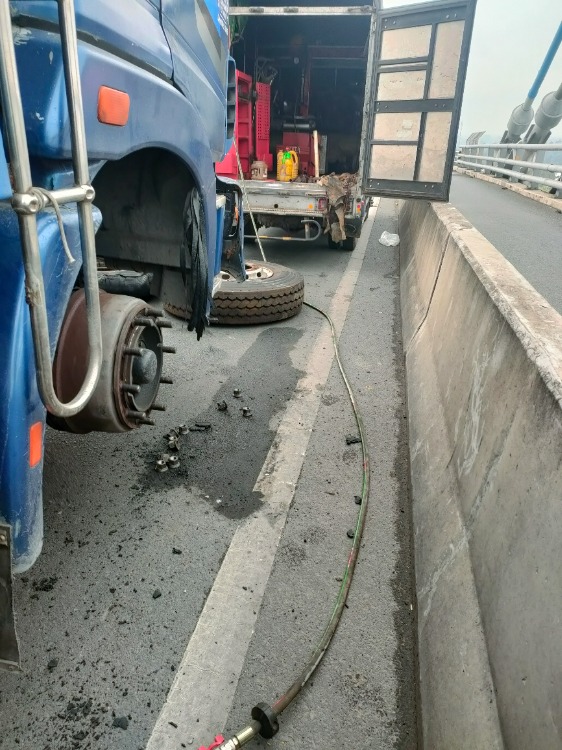 VÁ VÕ LƯU ĐÔNG TRẦN HỮU